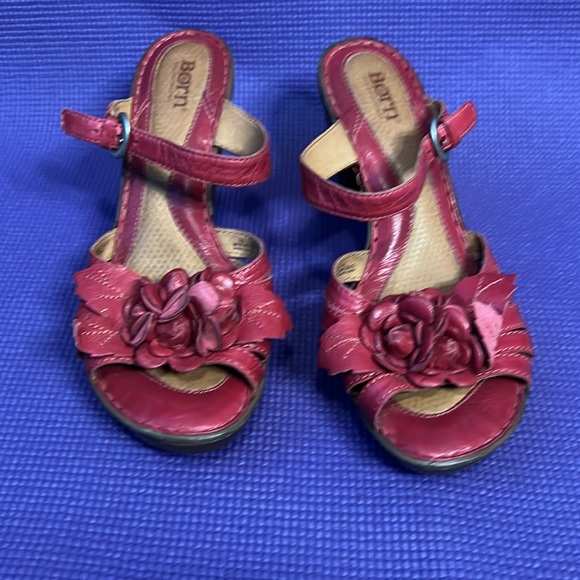 LOVIN BORN RED FLOWER SANDALS - Picture 2 of 4